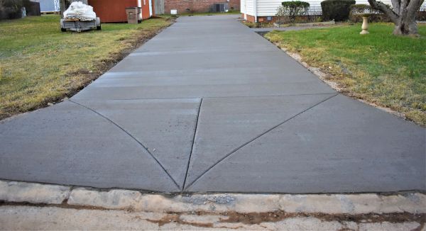 Apron Pouring in Sherman